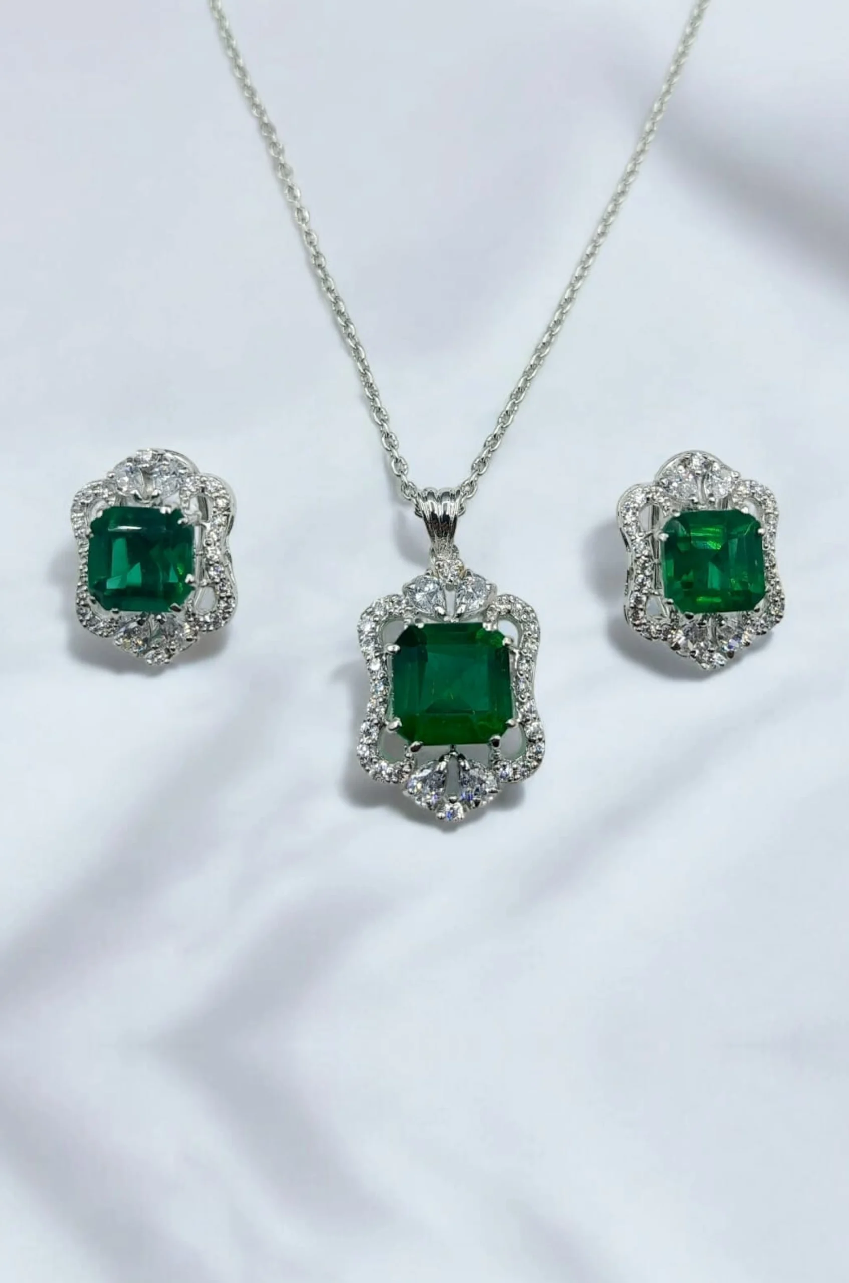 SKU PS024 925 Sterling Silver Synthetic Emerald Pendant Set